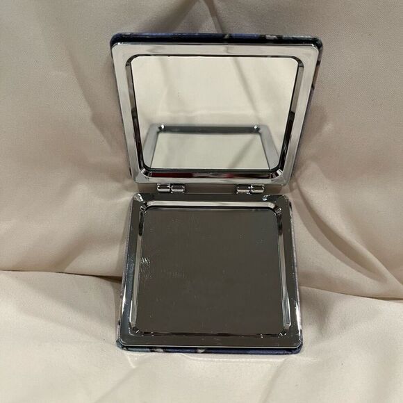 Disney Lilo & Stitch Stitch with Scrump Compact Mirror Pocket Makeup Mirror NEW - Picture 4 of 4